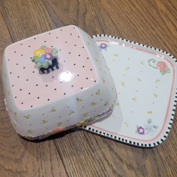 Mary Engelbreit Covered Cheese Dish - Picture 2 of 3